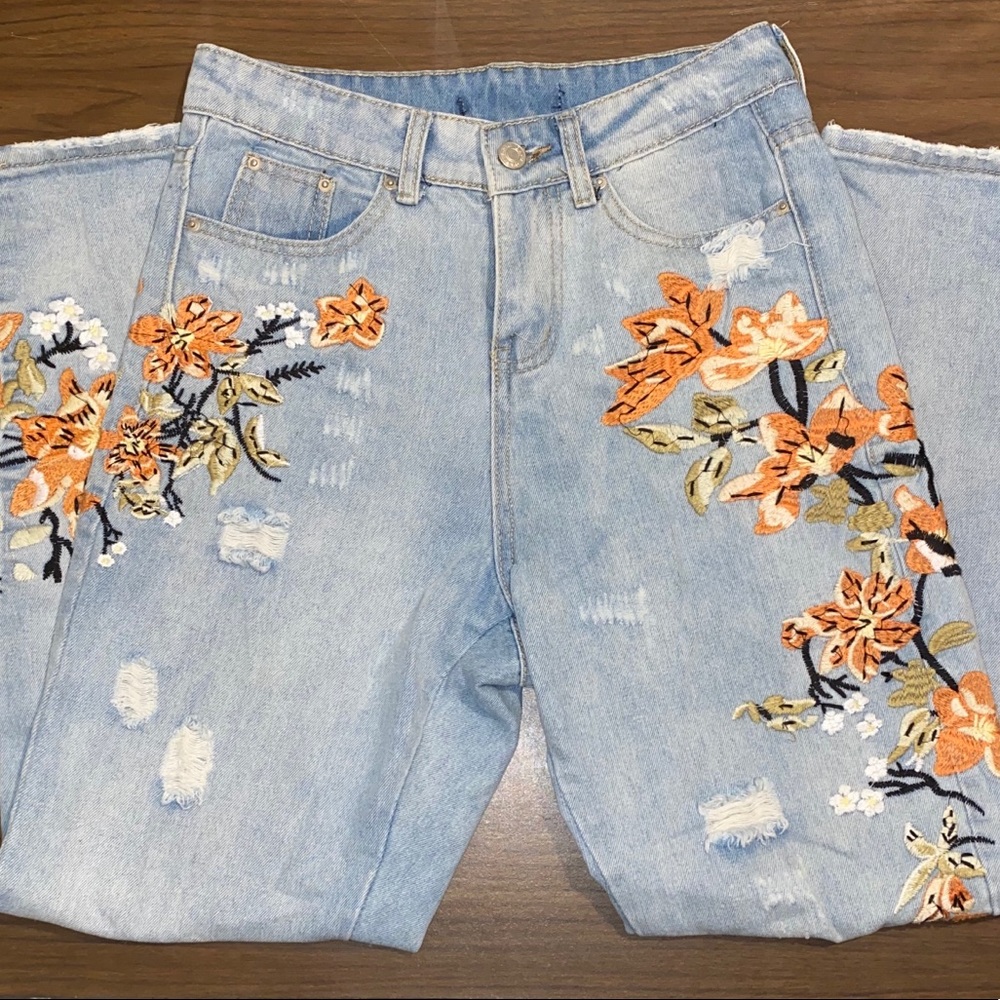 Embroidered boyfriend jeans